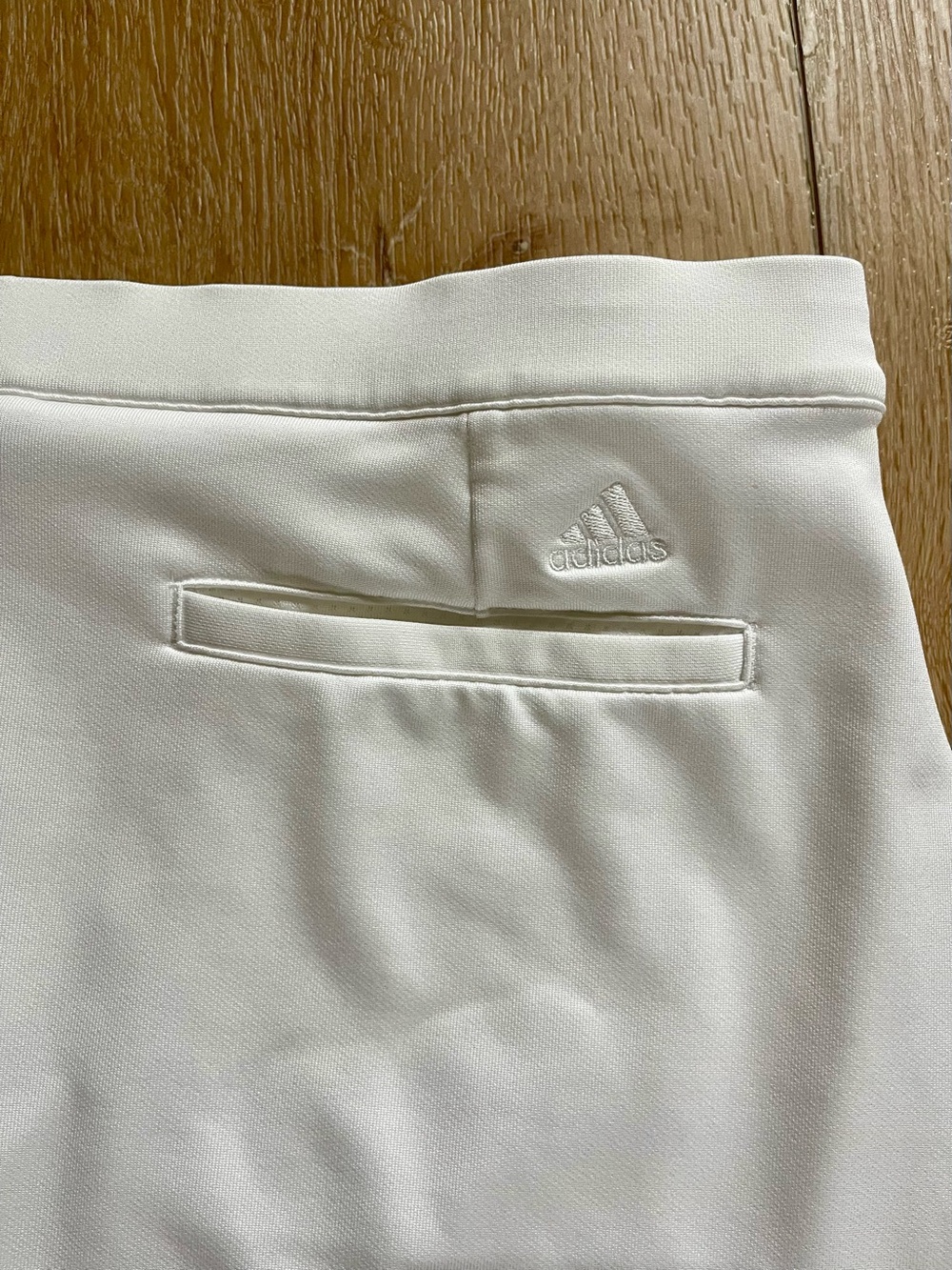 Like New Women’s Adidas ClimaCool Golf Skort Size 6 - Picture 4 of 4